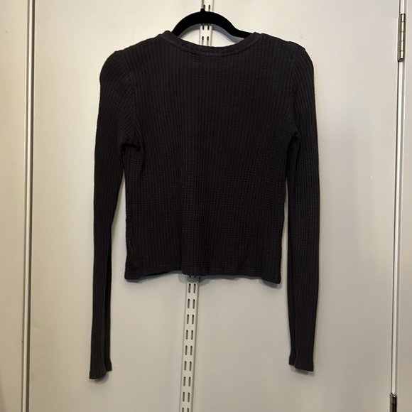 TopShop Long Sleeve Waffle Print Cropped Shirt - Picture 3 of 3